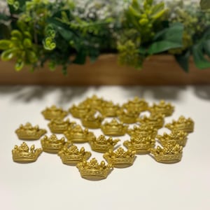 Edibles Princess tiaras Fondant cupcakes topper. Crown fondant topper.