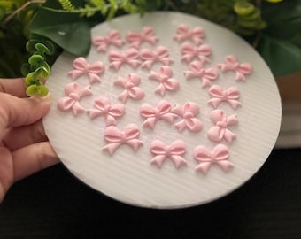Fondant mini  Bows: Coquette Cupcake Toppers, Cake Decorations, Fondant Bows.Edibles Fondant Bows.
