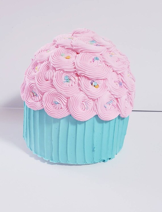 How to make a Realistic Giant Cupcake - Plus 400k Subscribers
