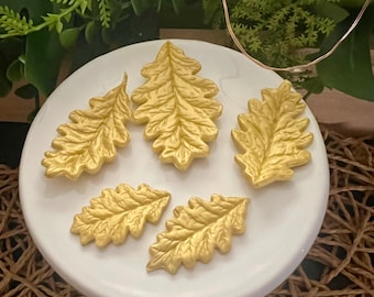 12 Gold Fondant Edible Leaves – Handmade Cake Decoration