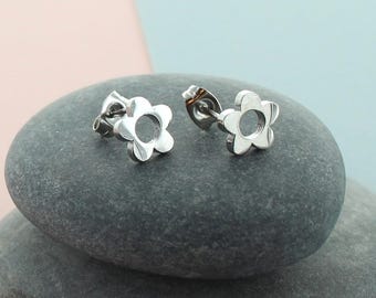 Flower Power Outline Stud Earrings