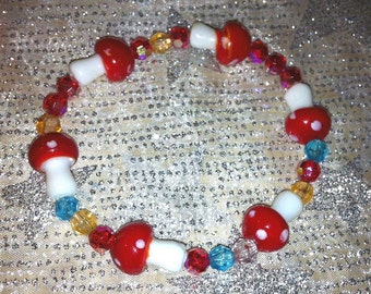 Red & White Glass Mushroom Bead Stretch Bracelet Art Deco Boho Mod Alice in Wonderland