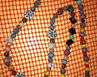 28-inch multikralenketting met keramische kikkers en schijven Fetisj-tribale primitieve aardetinten