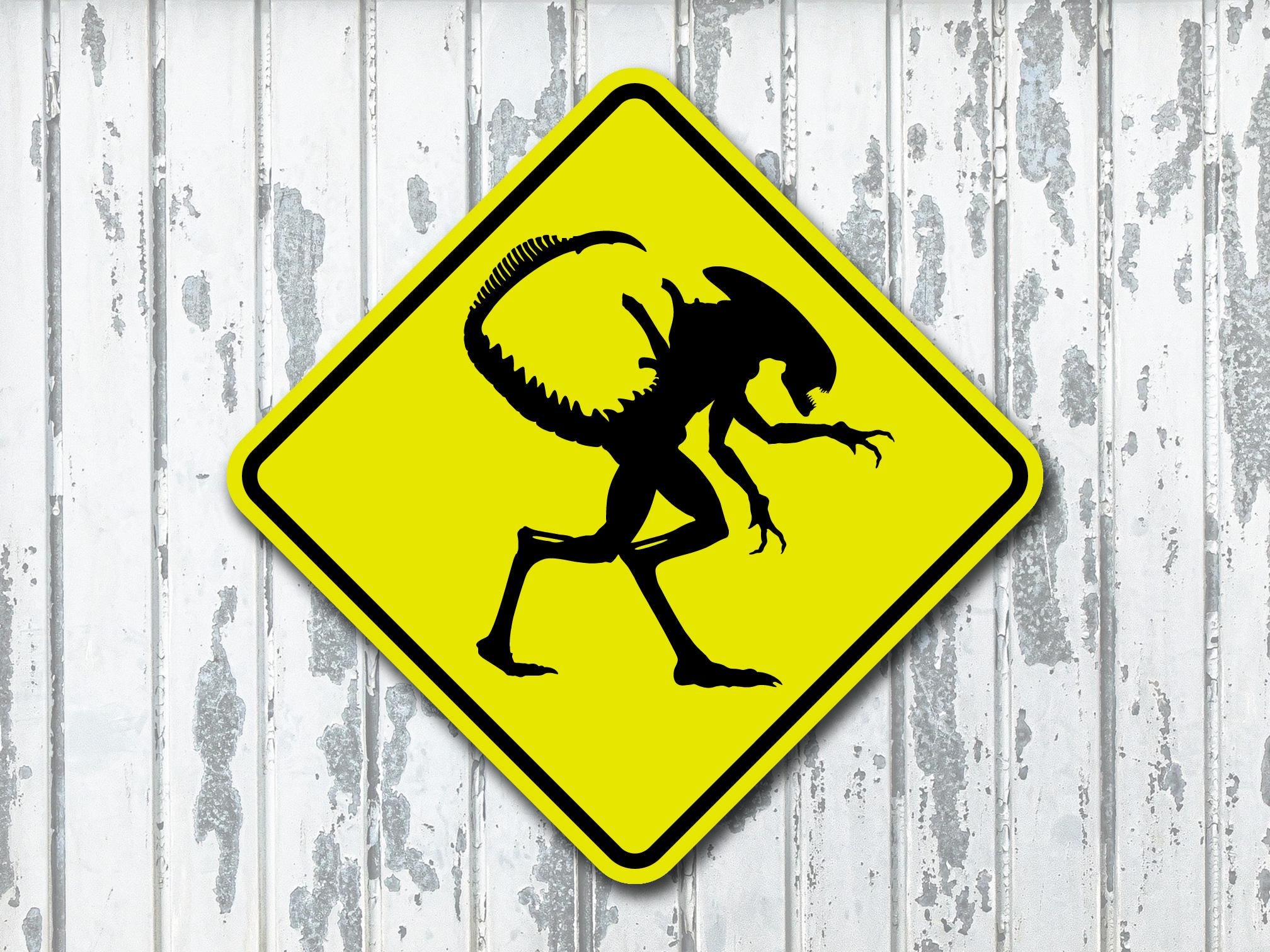 【希少/2000年製】Alien Crossing エイリアンUSA製 Aliens Xenomorph Crossing Yellow Metal Sign Road Sign - Etsy