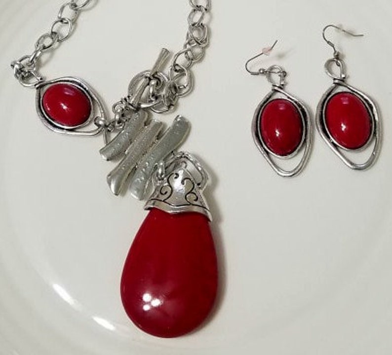 Lovely Vintage Costume Set Jewelry Hook Earrings Necklace Silver Tone Red HandmadeChunky