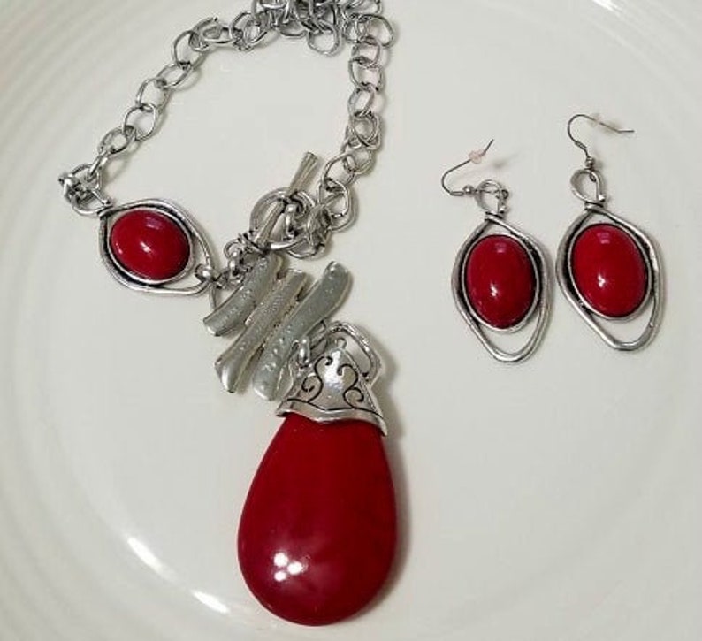 Lovely Vintage Costume Set Jewelry Hook Earrings Necklace Silver Tone Red HandmadeChunky
