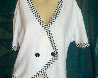 Vintage Shirt Top Blouse with Black White Carobordüre black decorative buttons