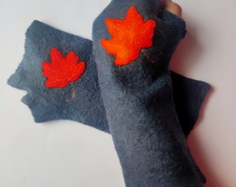 Gray felted mittens with a maple leaf. Cozy and warm handmade mittens made of merino wool. Fingerless felt gloves. Nice gift for her