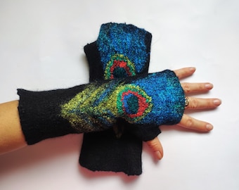 Black mittens with peacock feather. Cozy and warm handmade merino wool mittens. Felt fingerless gloves. Nice present for her.