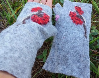 Felted woolen mitts, gray fingerless gloves with rowan. A beautiful and warm gift for her.