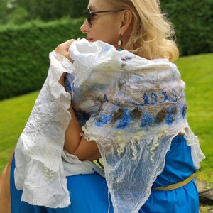 Wool tippet White Felted Scarf Silk Felt Wrap Felted Wrap Nunofelted Wrap Evening Shawl Nuno felted Scarf Vintage Style Wrap OOAK