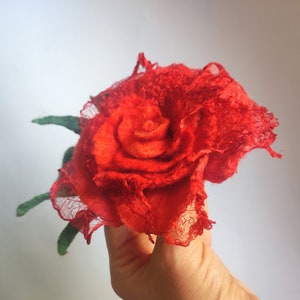 Felt flower brooch, Felt brooch, Wool flower, Gift for her. Wet felt flower pin. Brooch rose red wool.