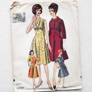 Patron de couture élégant pour manteau et robe des années 1960, Vogue Couturier vintage 1069, buste de 32 pouces