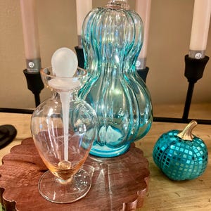 Vintage Pink Depression Glass Etched Perfume Bottle with Frosted Stopper Vanity Powder Room Decor Wedding Gift Ideas Art Glass Bottle Dainty