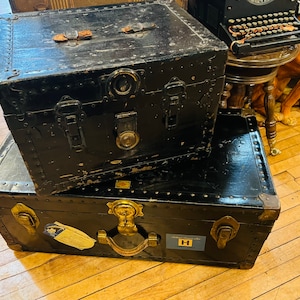 Vintage Steamer Trunk/Original Globetrotter Steamer Chest/Old Suitcase/Vintage Wedding Decor/Travel Themed Decor/Salesman Sample Square Stea