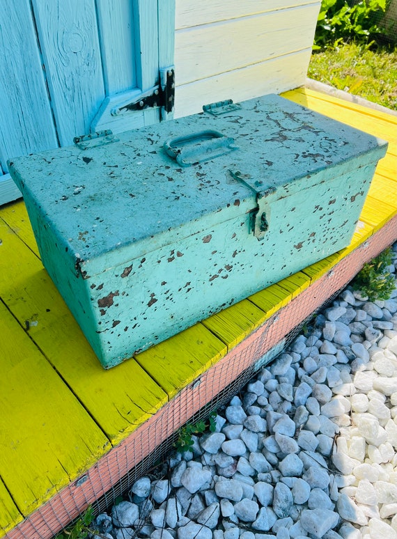 Vintage Metal Tool Box Chest Industrial Home Decor Chippy Paint Turquoise  Rustic Wedding Card Box Rustic Farmhouse Cabin Decor Craft Room -   Canada