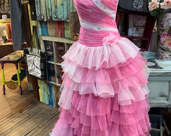 Vintage Dress Prom Dresses Party Ruffled Tiered Beaded Long Pink and White Costumes Theatre Apparel Wedding Dresses Princess Barbie