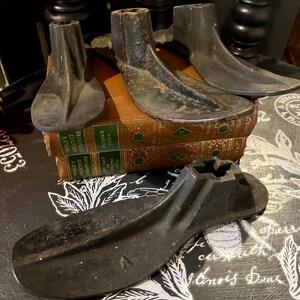 Shoe Lasts Cast Iron Forms Cobbler Tools Vintage  Last Collection Set Black Vintage Wedding Decor Industrial Home Bookends Photography Props