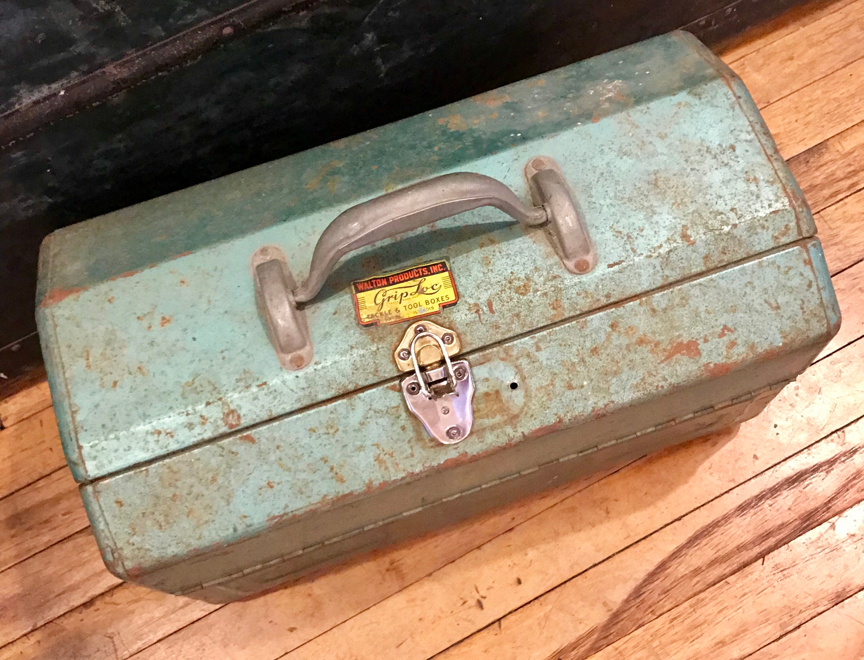 Vintage Walton Grip Loc Tackle Box Industrial Decor Fishing Green Metal  Storage Art Supply Carrier Cabin Rustic Home Wedding Card Holder