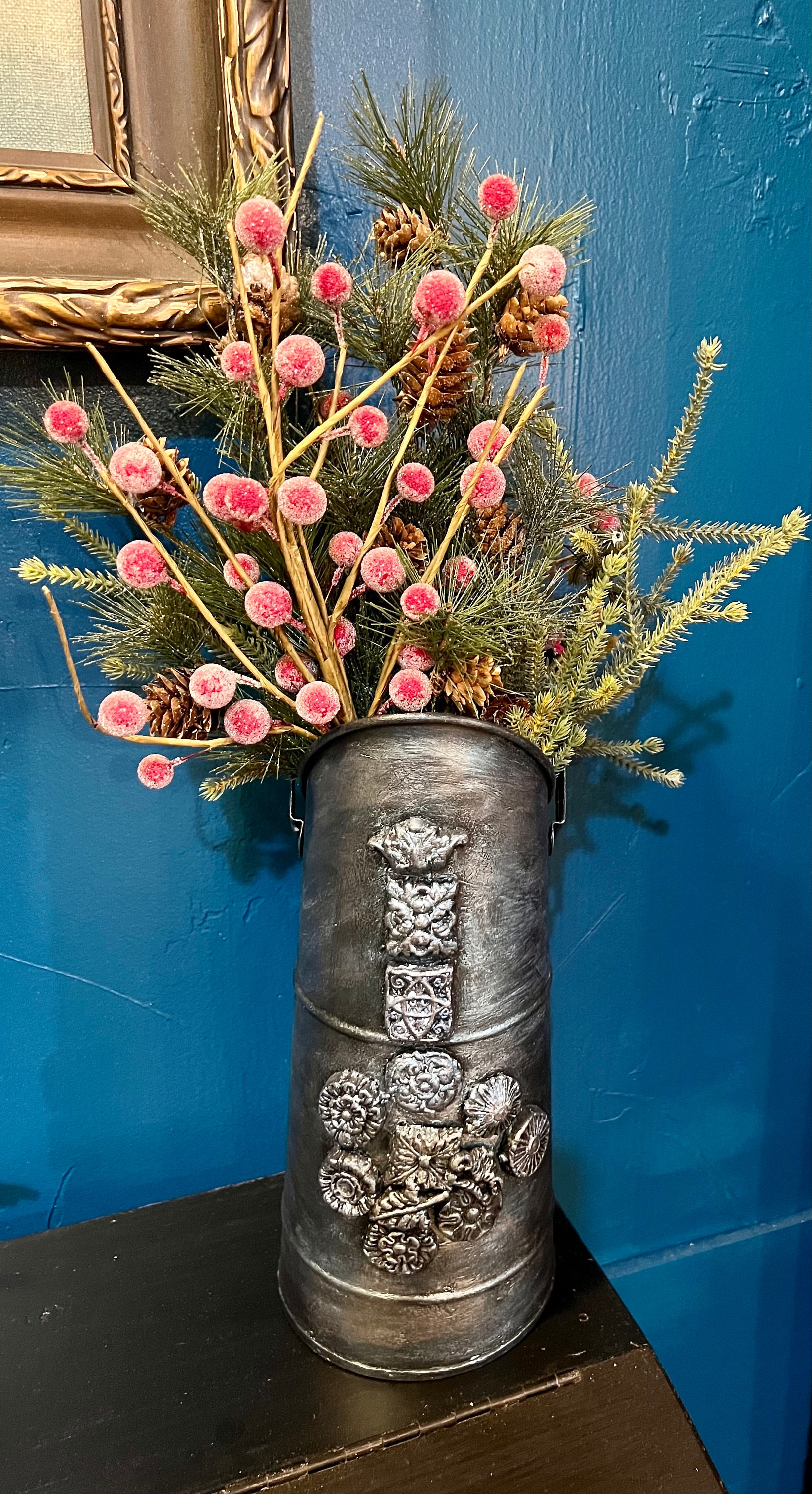 30 Beautiful Christmas Flower Arrangements for a Blooming Holiday: Festive Floral Ideas to Brighten Your Home 19 Table Centerpiece Upcycled Pail with Handle Christmas Decor Flower…