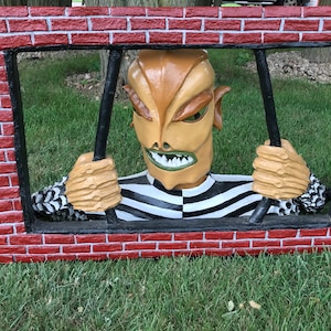 Halloween Prop 1950s Monster Sculpture Alien Movie Photography Props Life Size Art Haunted House Creature From Black Lagoon Creatures Scary