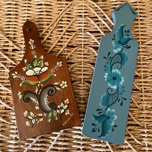Vintage Hand Painted Cutting Boards Traditional Folk Art Cheese Charcuterie Board Tole Rosemaling Painted Wood Nordic Home Decor Cottagecore