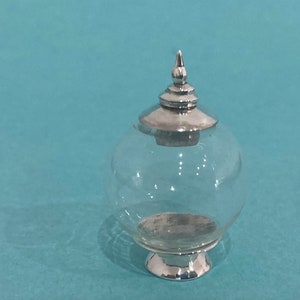 Miniatuurpotje van zilver en glas