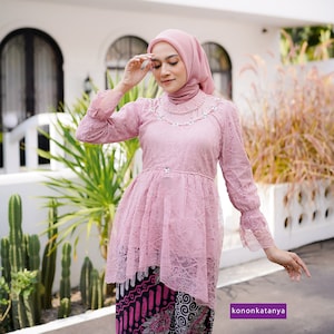 Strahlende Eleganz Selvia Premium Rose Gold Batik Kebaya Set, Kebaya Batik, Kebaya Dress, Kebaya, Kebaya Modern, Kebaya Bali, Kebaya Set