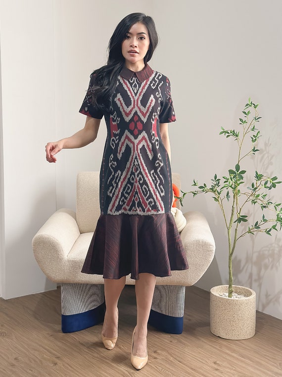 knee length dresses for ladies Ilona in Poppy Stamp main image 0