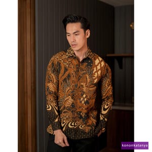 Heritage Raksa Hand Drawn Batik Lakhsana Men Batik Shirt, Men Batik, Batik Shirt, Batik for Men