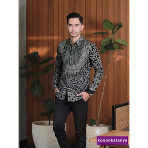 Tijdloze elegantie Wirasana batik shirt met lange mouwen van Lakhsana Batik, mannen batik, batik shirt, batik voor mannen