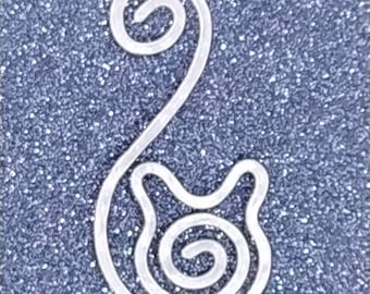 Spiral Cat Aluminum Ornament, Cat Ornament, Christmas Ornament, Hammered Wire Ornament, Holiday Decoration - FREE CAD SHIPPING