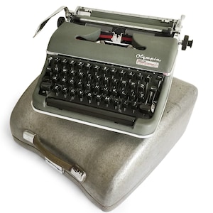 Olympia SM3 Vintage Typewriter with Original Case, Portable Olympia SM3 Vintage Typewriter with Original Case, Portable