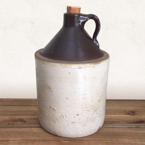 Crock de grés vintage, cerâmica vitrificada com sal marrom e bege, jarro de uísque antigo, louças, decoração de casa de fazenda primitiva rústica