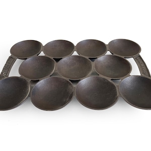 Antique Cast Iron Cookware R&E Mfg Muffin Gem Pan 3, Vintage Kitchenware, Kitchenalia, Old Egg Pans, Primitive Bakeware, Rustic Wall Decor