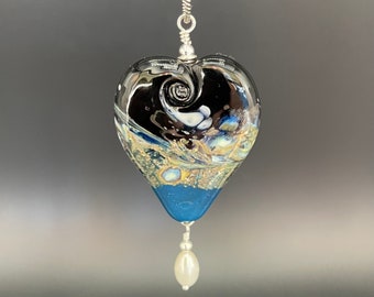 Glass heart pendant, heart pendant, lampwork glass pendant, Mother’s Day, Valentine’s Day, heart jewelry, artisan jewelry, Sher Berman