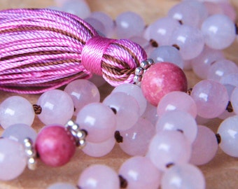 108 Rosenquarz Mala mit Sterling Silber, Edelstein Gebetskette, Mantra Mala, Yoga Schmuck für Liebe & emotionale Gesundheit, buddhistischer Rosenkranz