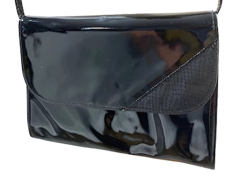 70er 80er Jahre Schwarze Umhängetasche Clutch aus italienischem Lackleder | Attanasio Borse Italien | Höhe 18cm x B 24cm x T 6,5cm