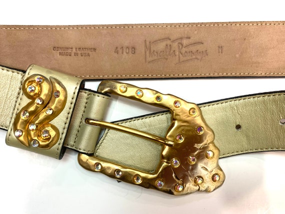 80s 90s Pale Gold Leather Belt w Large Gold Abstr… - image 3