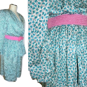 Abito midi in seta con stampa piccola blu acqua anni '80 e peplo con cintura rosa / M / L