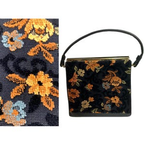 Bolso de mano con asa superior y marco de chenilla de los años 60, color negro y con diseño floral