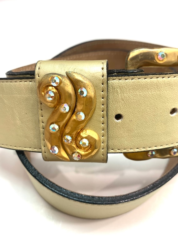 80s 90s Pale Gold Leather Belt w Large Gold Abstr… - image 5