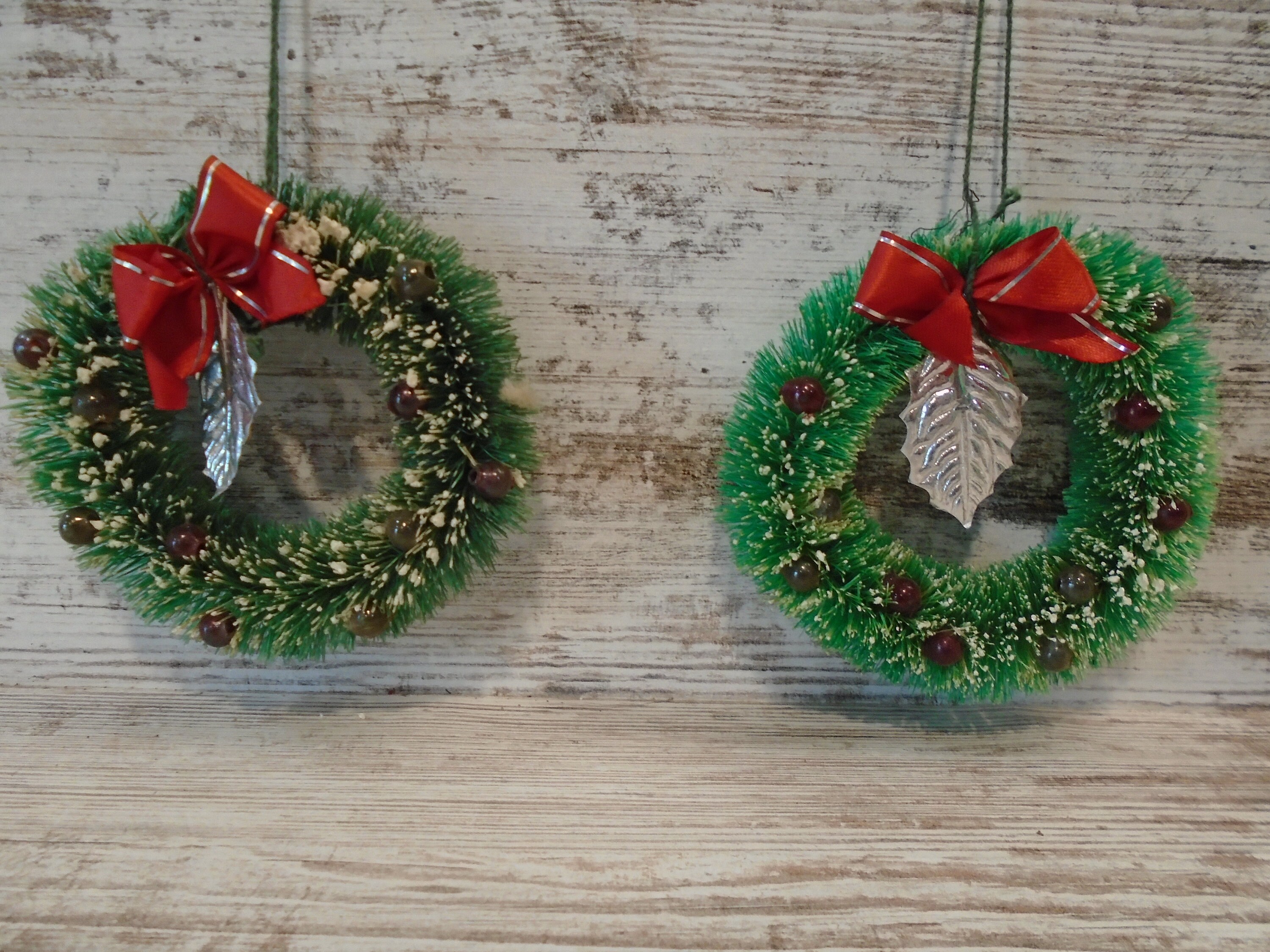 Mini Bead Wreath Gift Toppers — ISOSCELLA