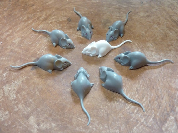 Dolls House Miniaure Ceramic White Mouse 