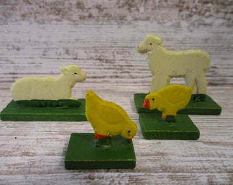 Vintage Sheep Lamb Chick Easter Erzegebirge Germany Putz Farm Animals Wooden Miniature Green Stands Barnyard (#5194)