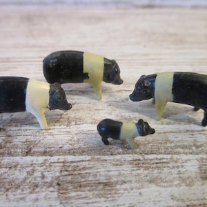 4 Vintage Miniature Pigs Hog Plastic Vintage Farm Animal Terrarium Fairy Garden Toy Craft Supply Lot Barn Figure (#6619)