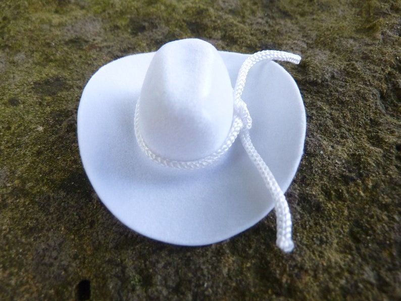 mini cowboy hats to paint