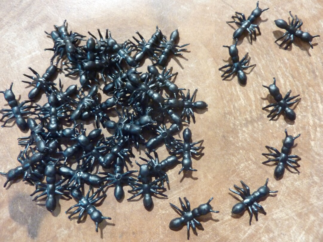 24 Ants Miniature Rubber Plastic Bugs Halloween Terrarium Toy Plastic