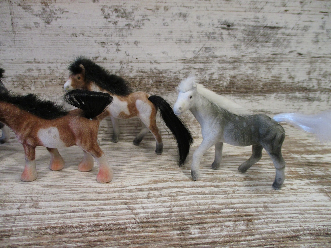 6 Cheval miniature Flocked Plastic Horses Jouet Figure Etsy
