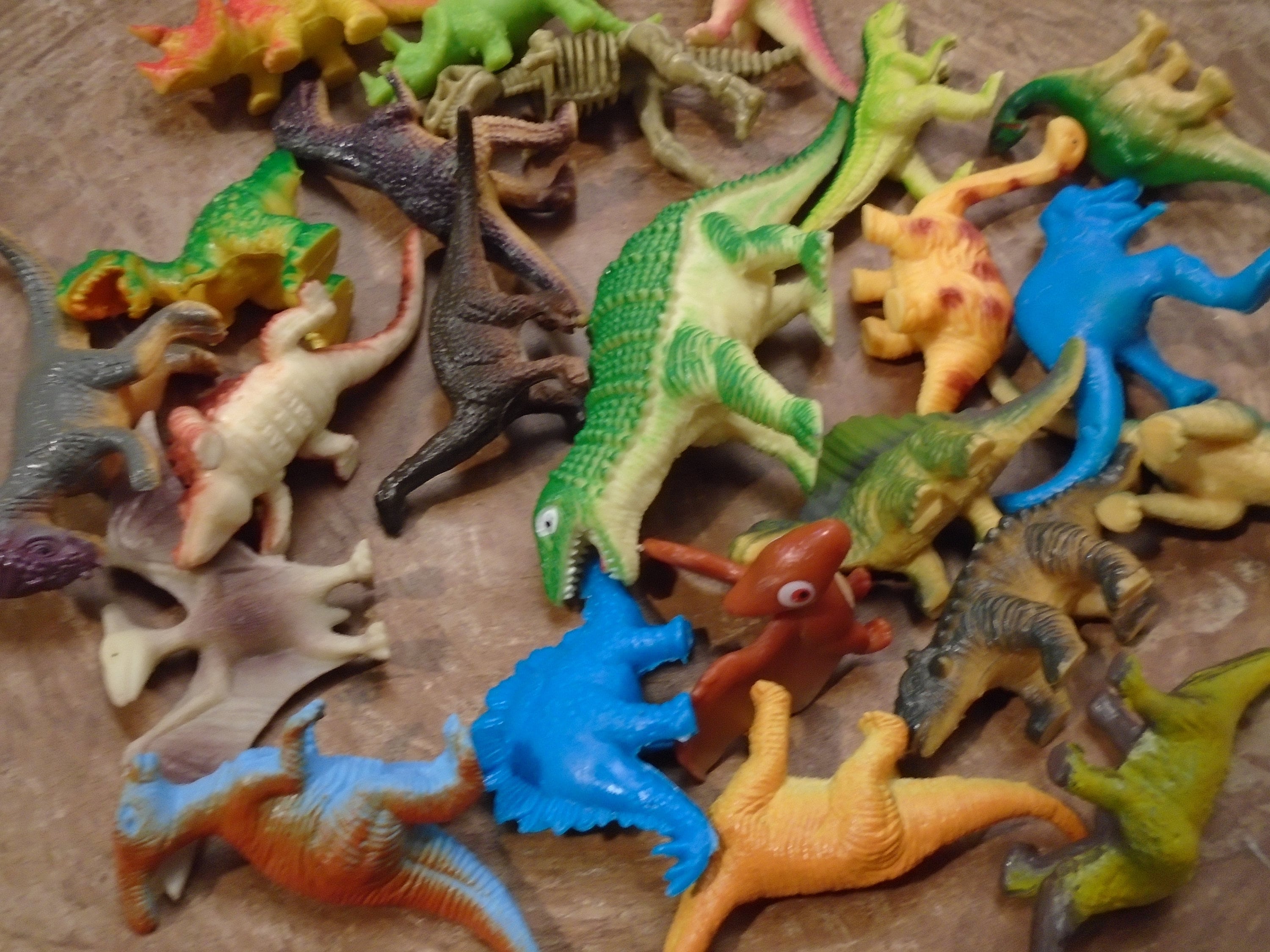 Educational Dinosaur Figures Party Supplies and Cake Decorations 90 Piece Mini Dinosaur Toys Plastic Dinosaurs Set for Kids 